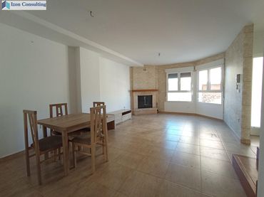 Terraced house with balcony for sale in La Gineta