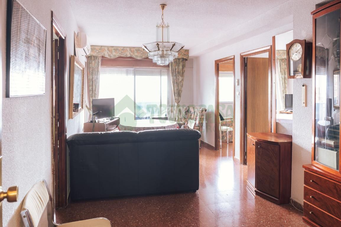 Sala d'estar de Pis en venda en  Granada Capital amb Balcó