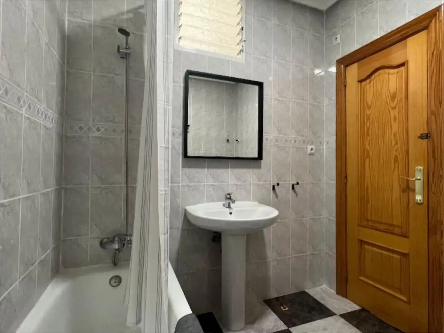 Bathroom of Flat for share in Murcia  with Air Conditioner, Furnished and Balcony
