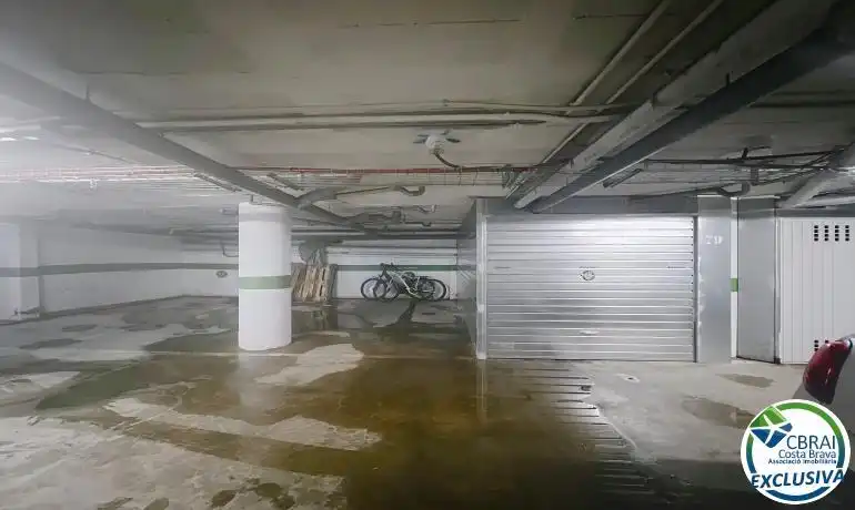 Parkplatz von Garage zum Verkauf in Empuriabrava