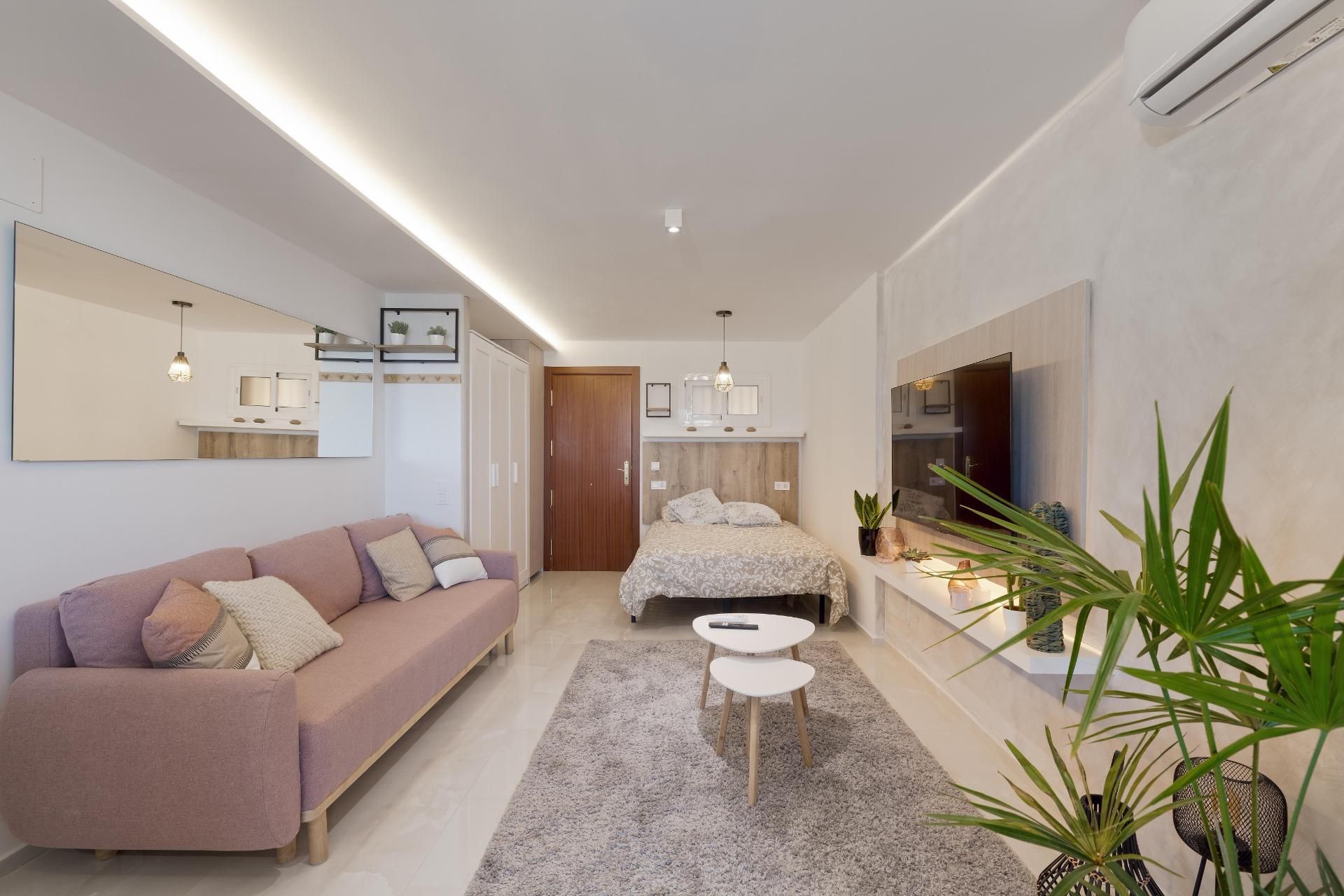 Sala de estar de Estudio en venta en Mijas con Jardín privado, Terraza y Piscina comunitaria