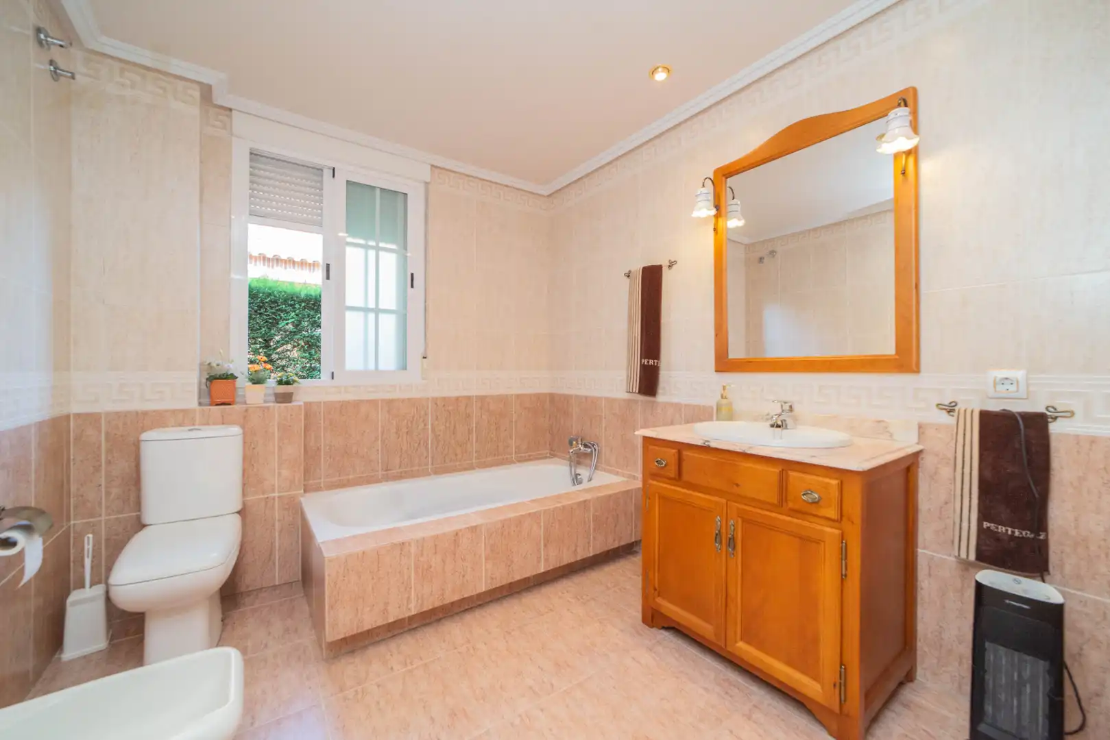 Bathroom of Houses for sale in Griñón  with Air Conditioner, Heating and Private garden