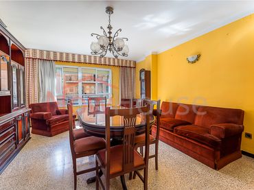 Piso con balcón en venta en Carrer del Bolero 28
