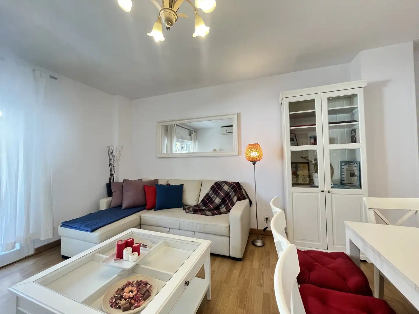 Sala de estar de Piso de alquiler en Madrid con Aire acondicionado, Terraza y Amueblado