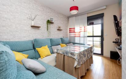 Living room of Flat for sale in  Granada Capital  with Air Conditioner, Terrace and Balcony