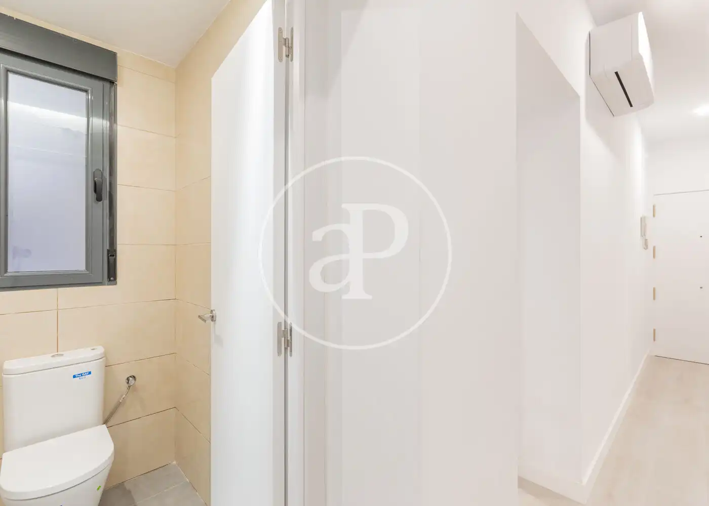 Badezimmer von Wohnung zum Verkauf in Madrid mit Klimaanlage und Heizung