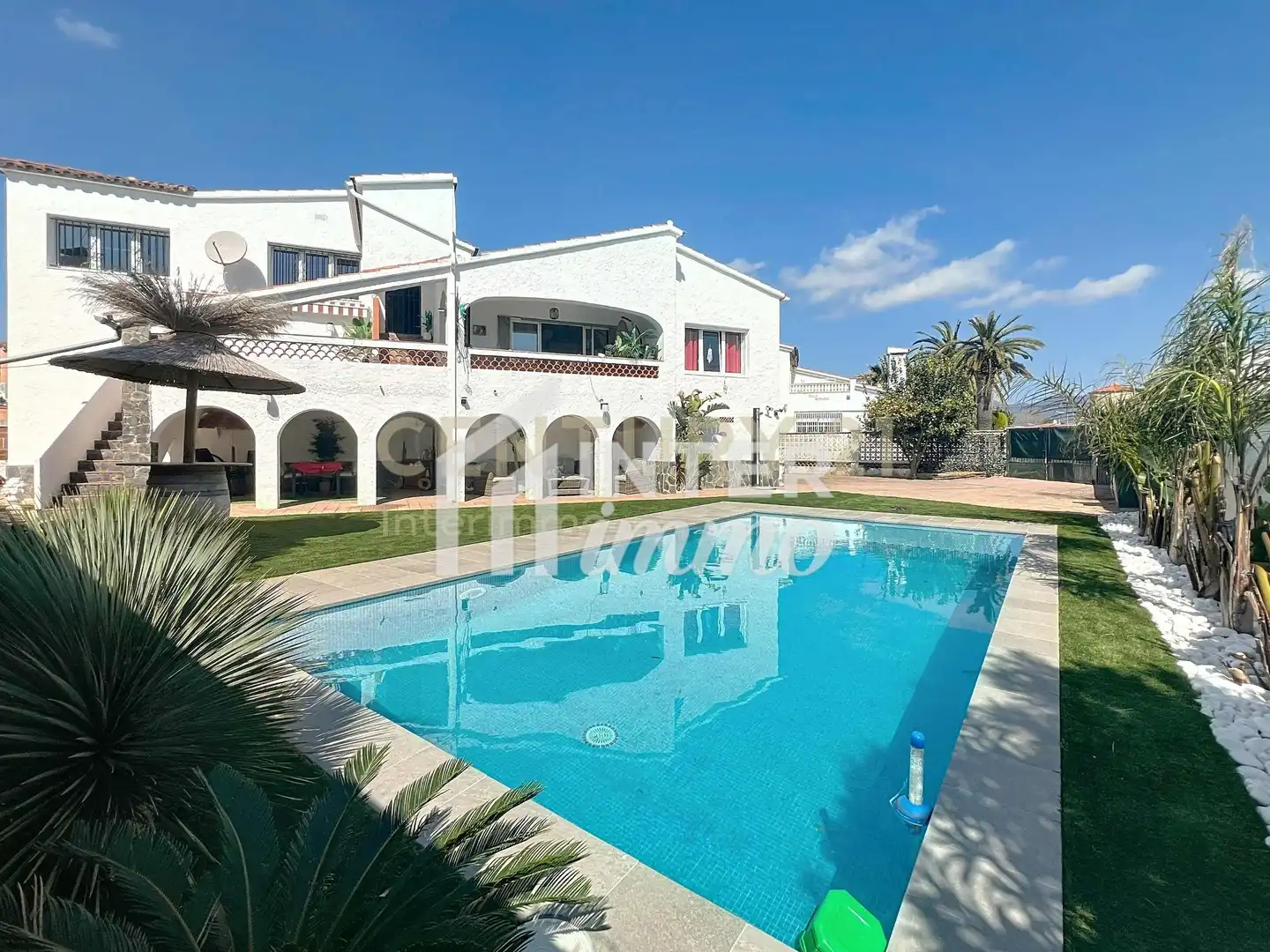 Casa con piscina in vendita a MONTGRI 57