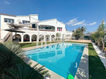 Haus mit Pool zum Verkauf in MONTGRI 57
