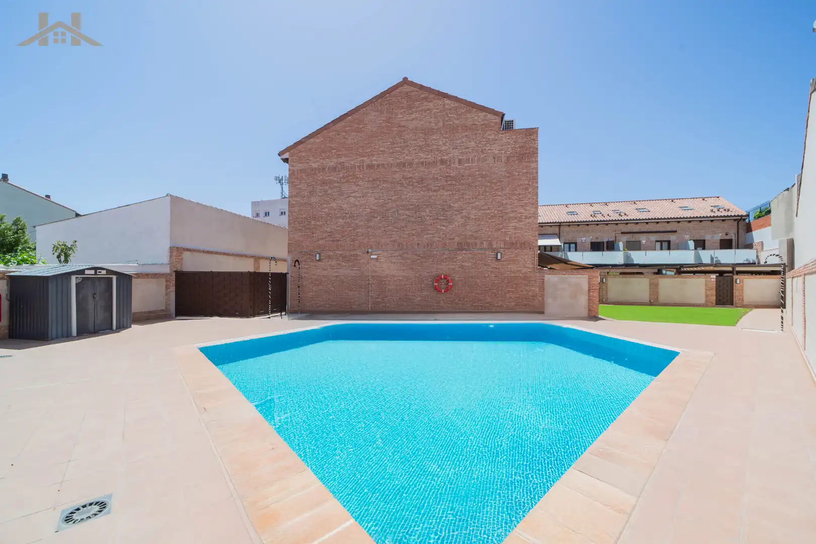 Piscina de Dúplex en venta en Navalcarnero con Calefacción, Terraza y Amueblado