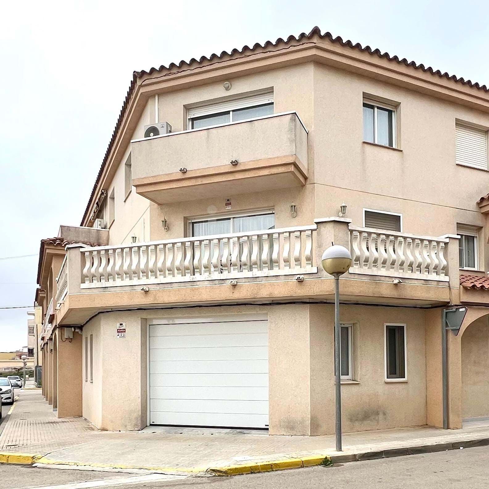Exterior view of House or chalet for sale in Camarles  with Terrace