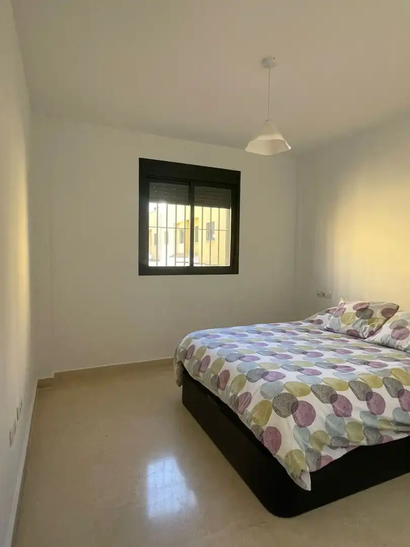 Dormitori de Casa o xalet en venda en Dos Hermanas amb Aire condicionat, Traster i Piscina comunitària
