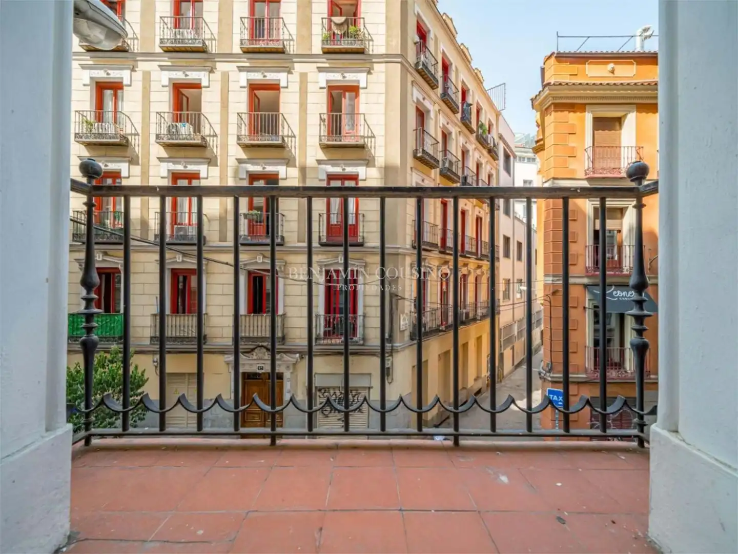 Vista exterior de Piso en venta en Madrid con Balcón
