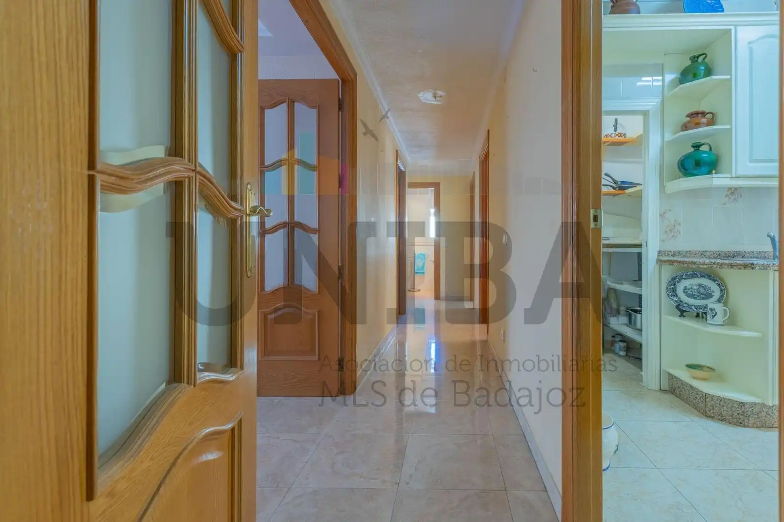 Wohnung zum Verkauf in Badajoz mit Klimaanlage, Privatgarten und Terrasse