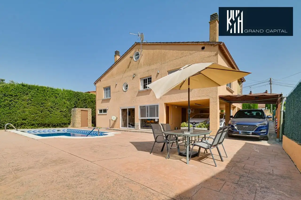 Casa con terraza en venta en Urbanització Llac del Cigne, imagen 8
