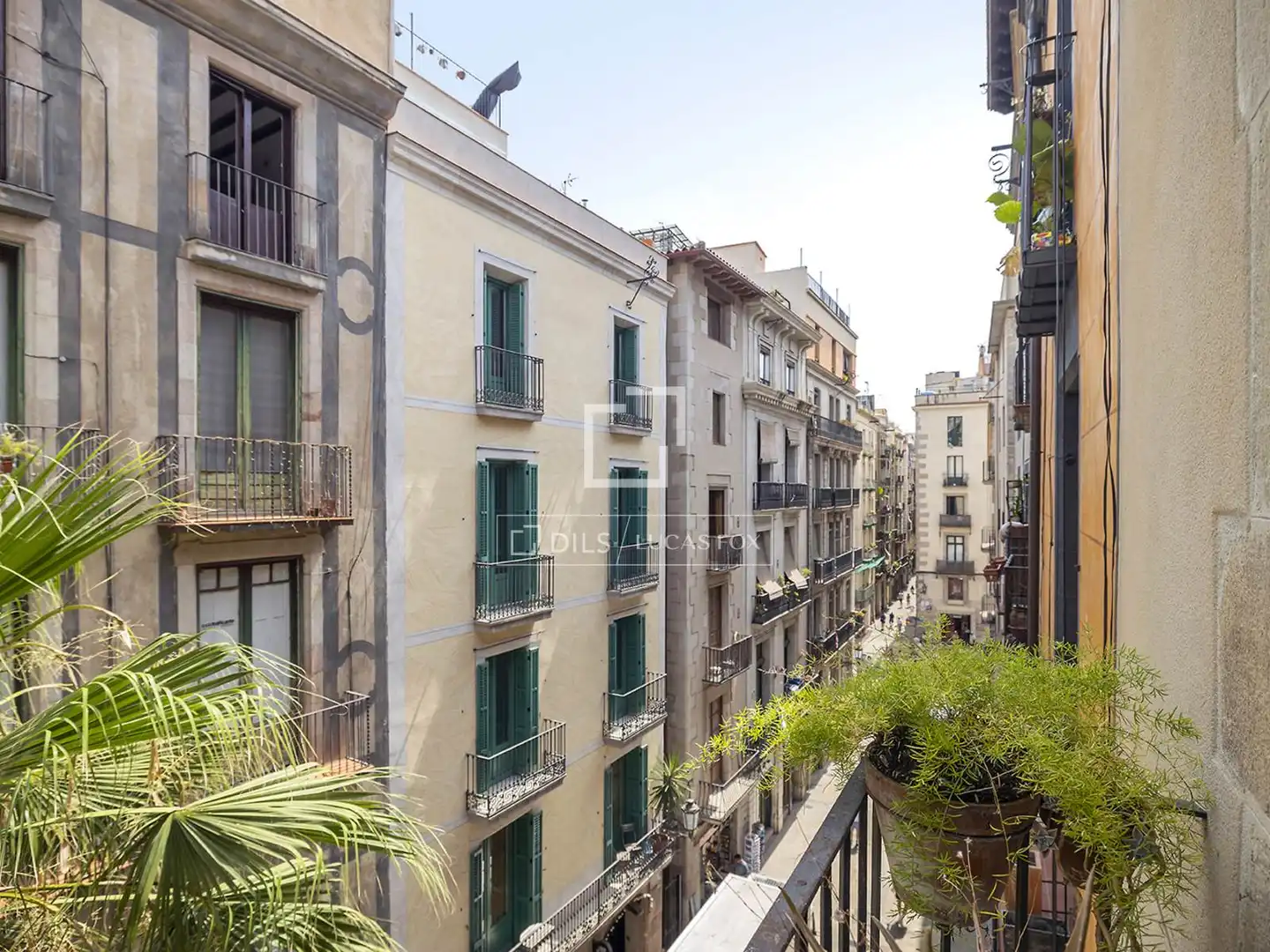 Vista exterior de Piso en venta en Barcelona con Parquet, Terraza y Balcón