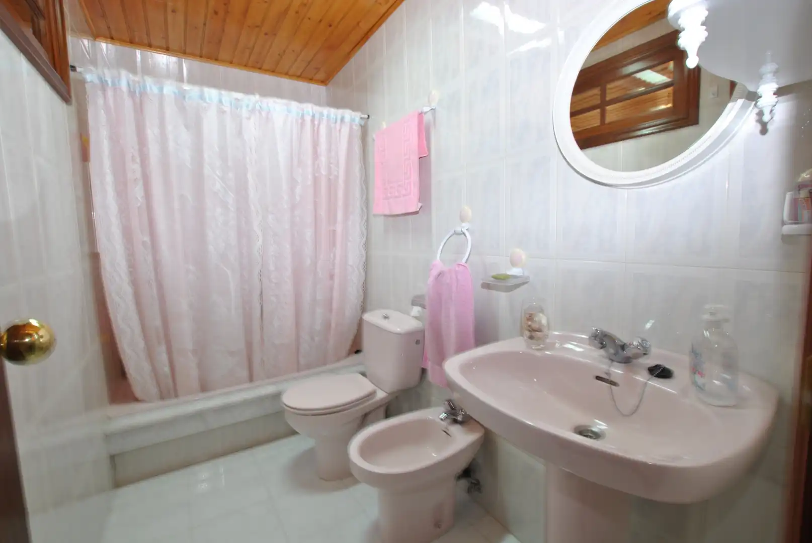 Baño de Casa adosada en venta en A Arnoia con Terraza, Trastero y Horno