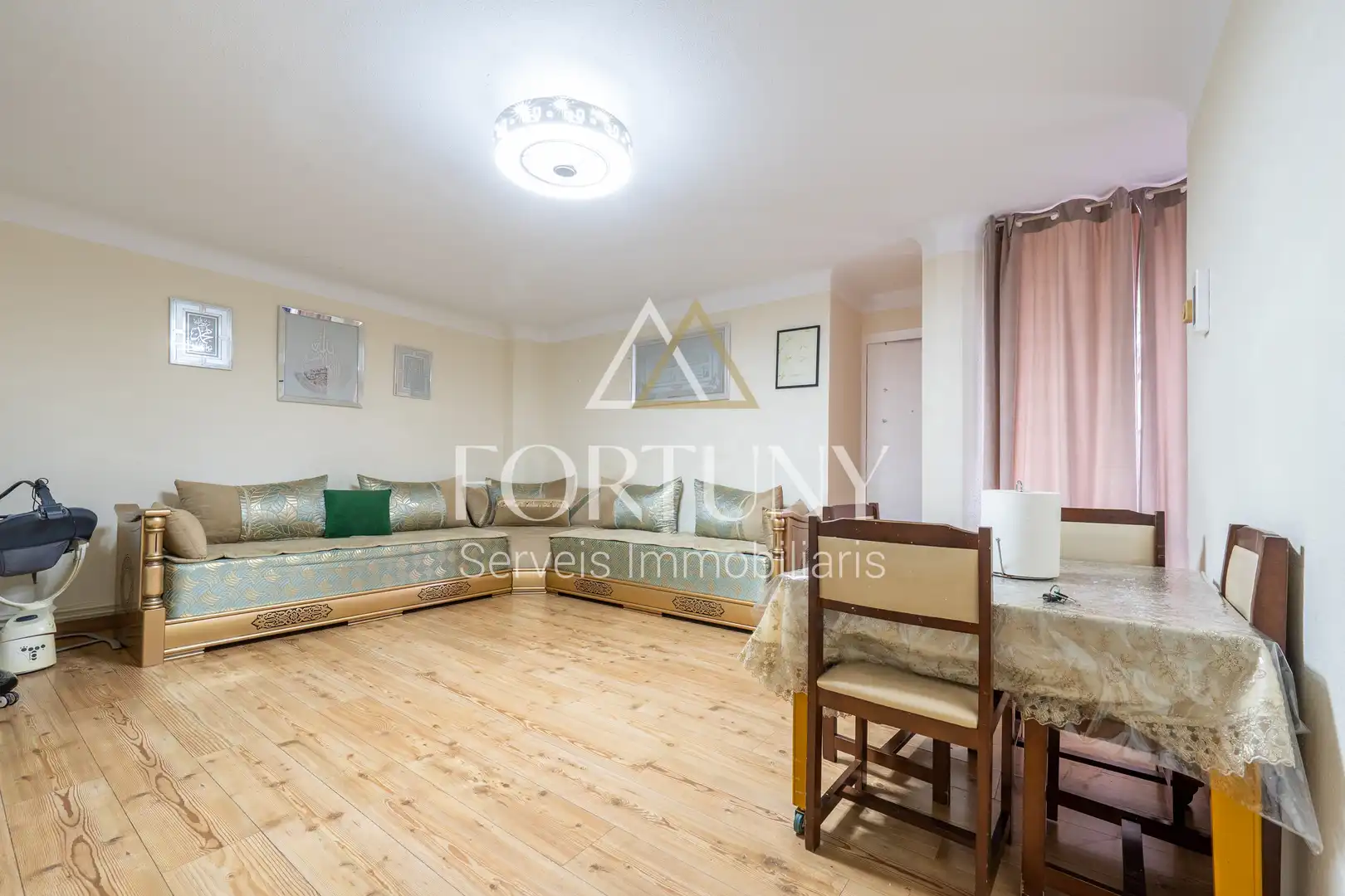 Bedroom of Flat for sale in Mestral 
