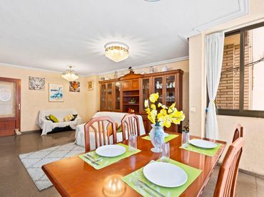 Flat with lift for sale in Calle DEVESA
