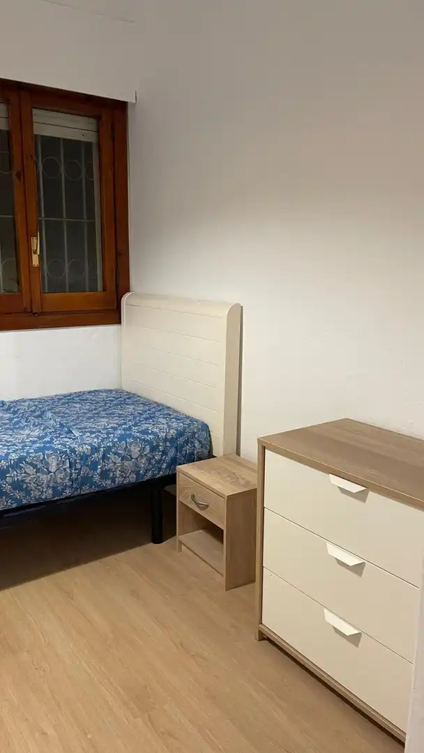Habitación de Piso de alquiler en Málaga con Aire acondicionado, Terraza y Amueblado