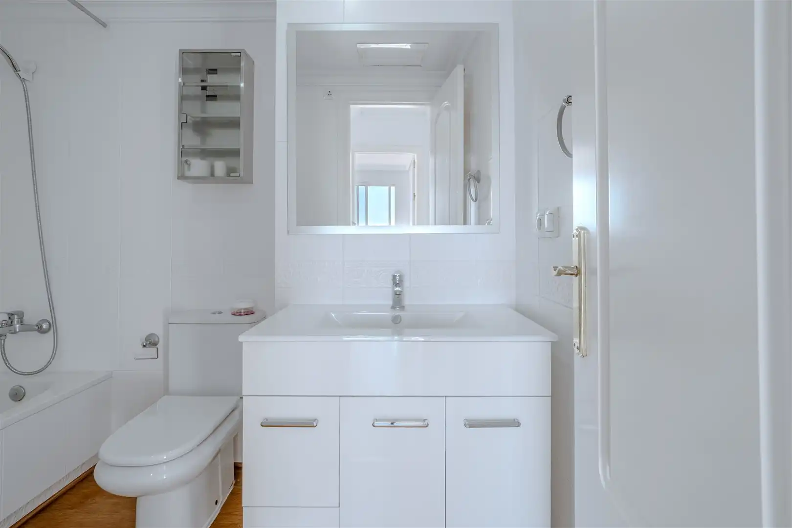 Baño de Apartamento en venta en Marbella