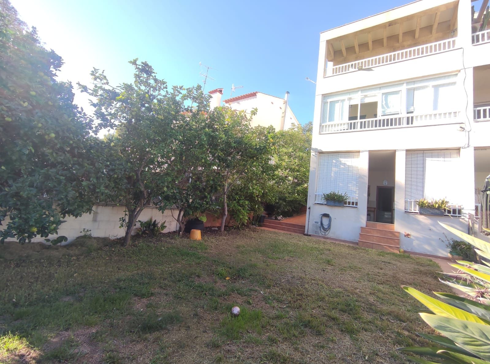Jardí de Casa adosada en venda en Calafell amb Aire condicionat, Jardí privat i Terrassa