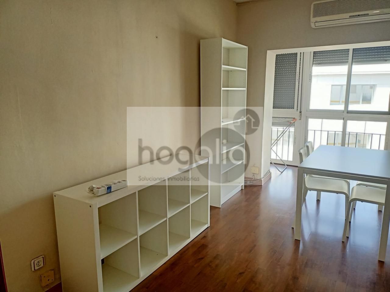 Bedroom of Flat for sale in  Sevilla Capital  with Air Conditioner, Terrace and Furnished