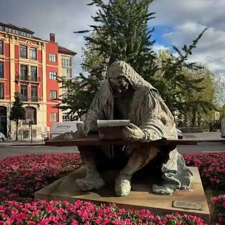 Vista exterior de Piso en venta en Oviedo  con Balcón
