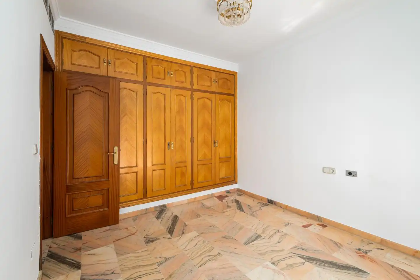 Dormitori de Casa o xalet en venda en Málaga amb Jardí privat, Terrassa i Piscina