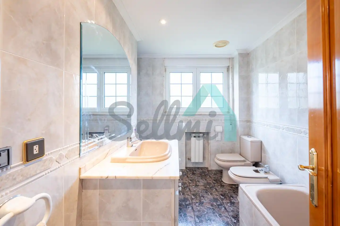 Baño de Casa adosada en venta en El Franco  con Calefacción, Jardín privado y Parquet