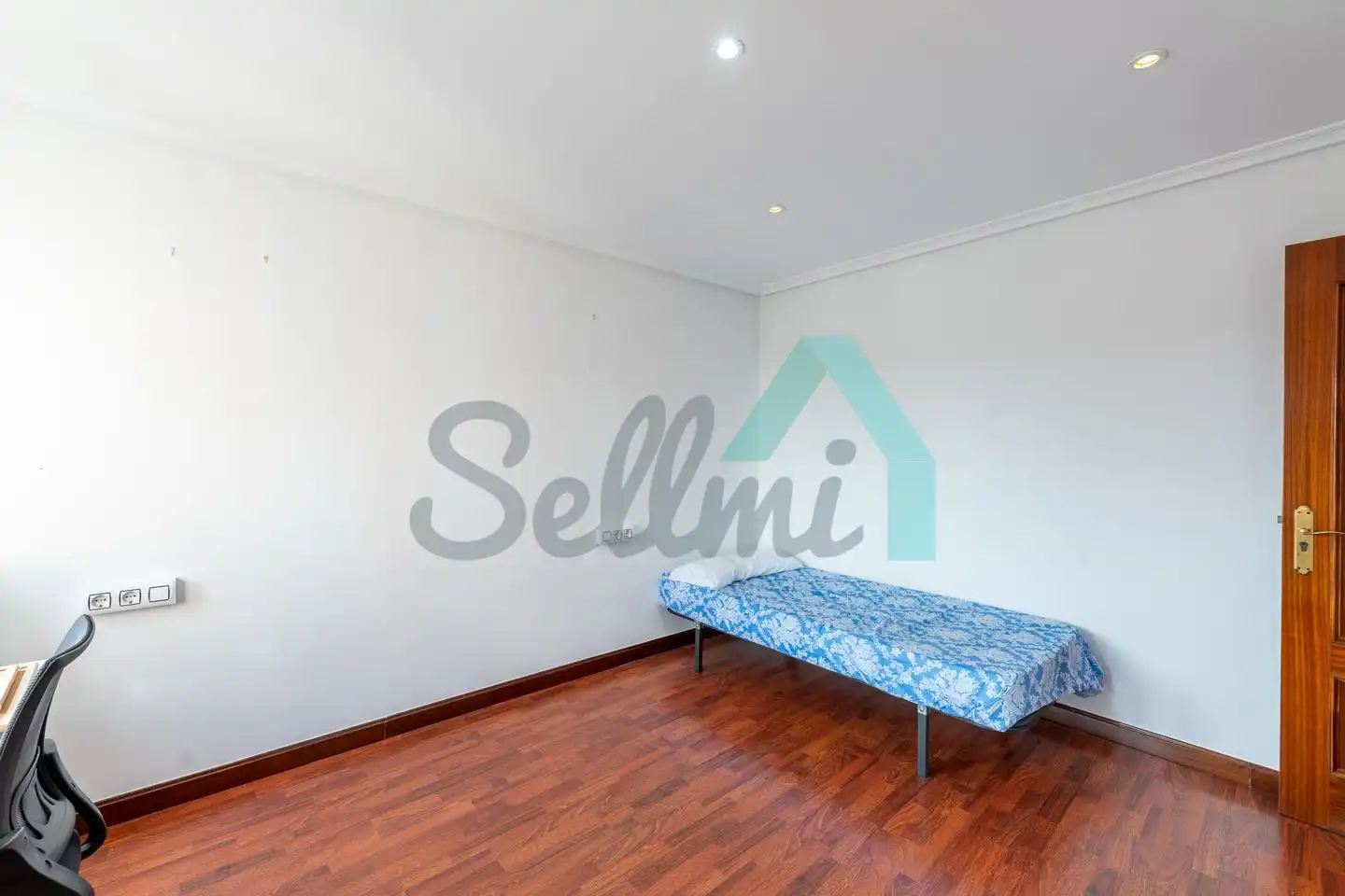 Habitación de Piso en venta en Oviedo  con Calefacción