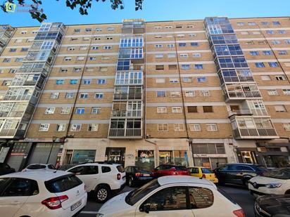 Außenansicht von Wohnung zum verkauf in Burgos Capital mit Terrasse und Balkon