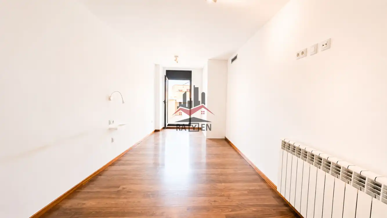 Duplex con ascensore in affitto a Centre, imagen 16