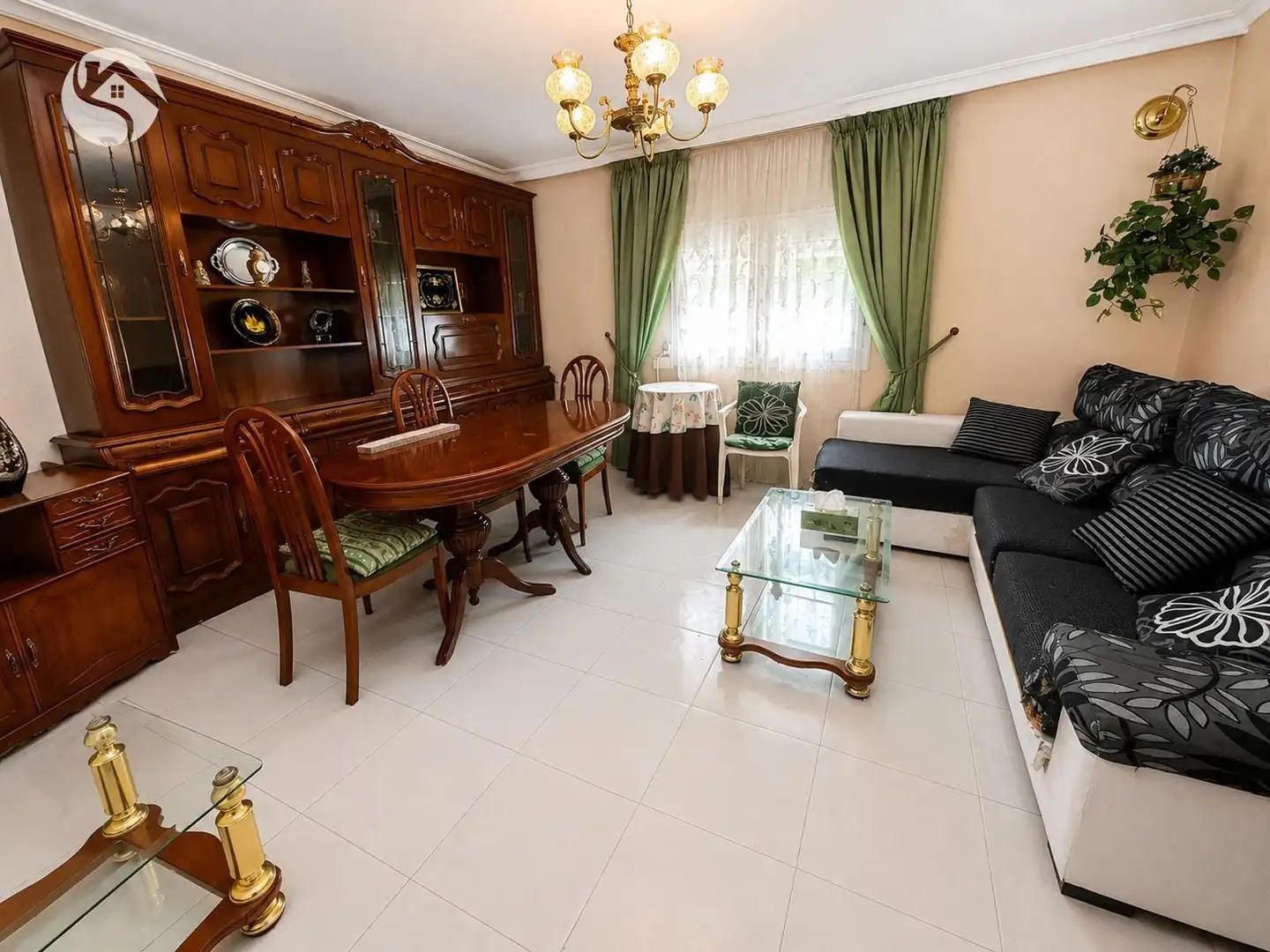 Sala de estar de Piso en venta en Cuenca con Calefacción, Trastero y Amueblado
