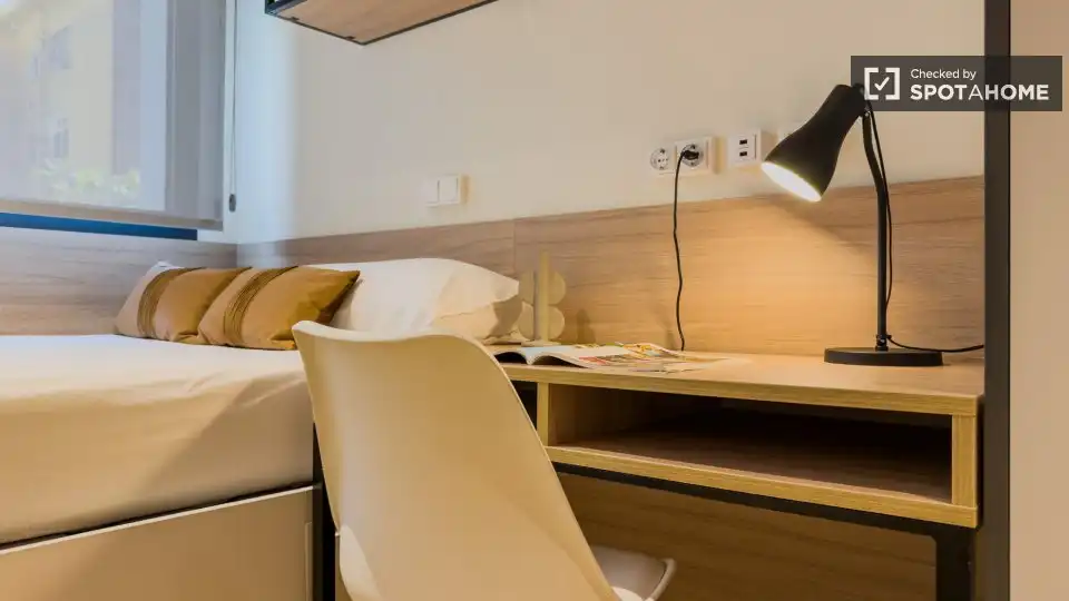 Room in El Besós i el Maresme