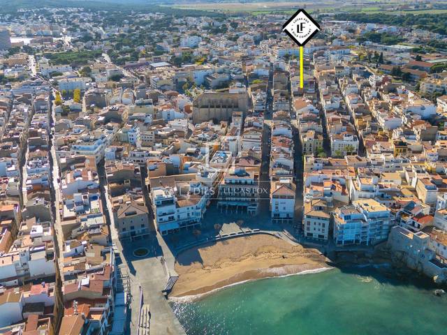 Casa-chalet en Venta en Nucli Antic