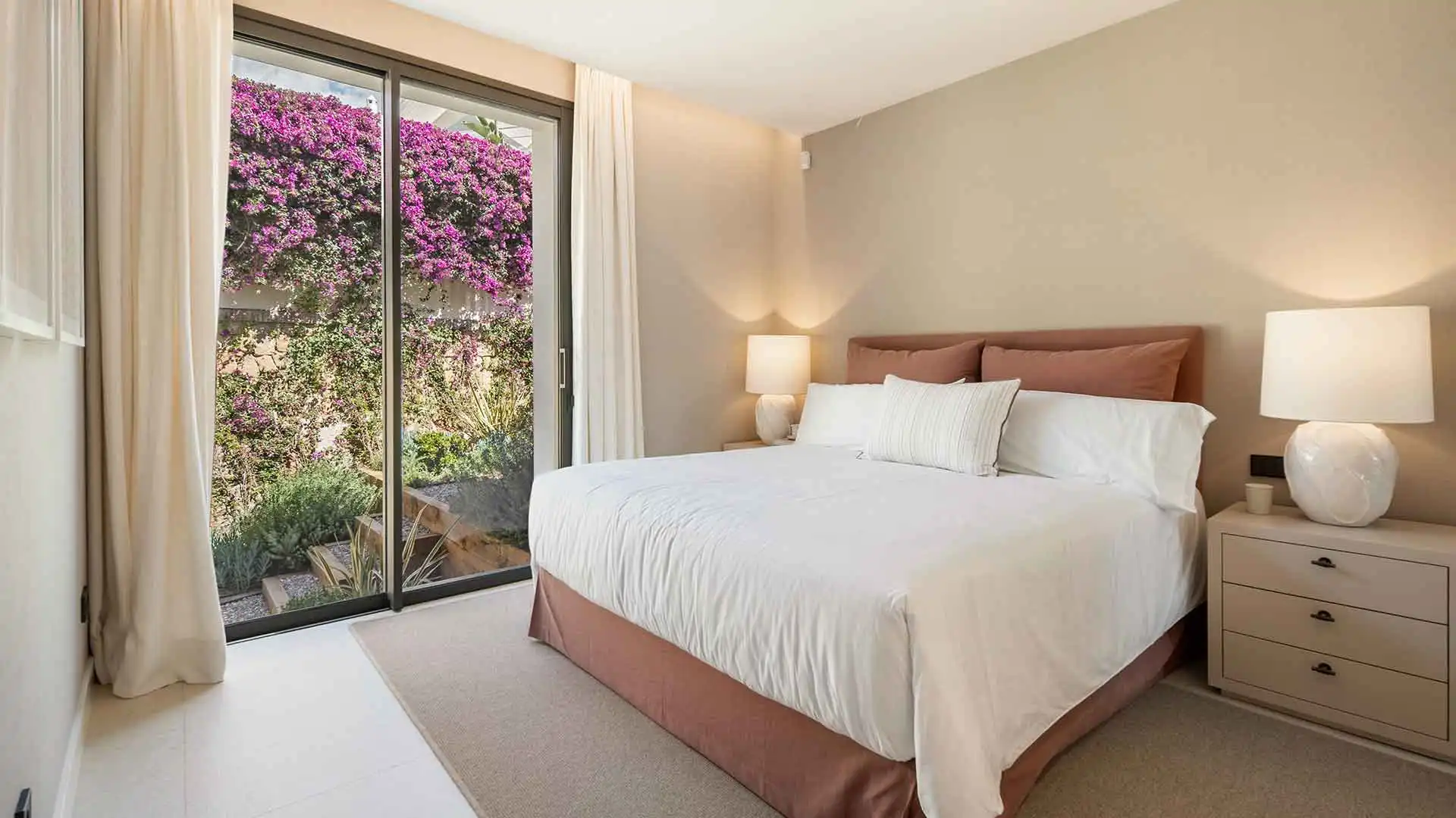 Dormitori de Casa o xalet en venda en Benahavís amb Aire condicionat, Jardí privat i Terrassa