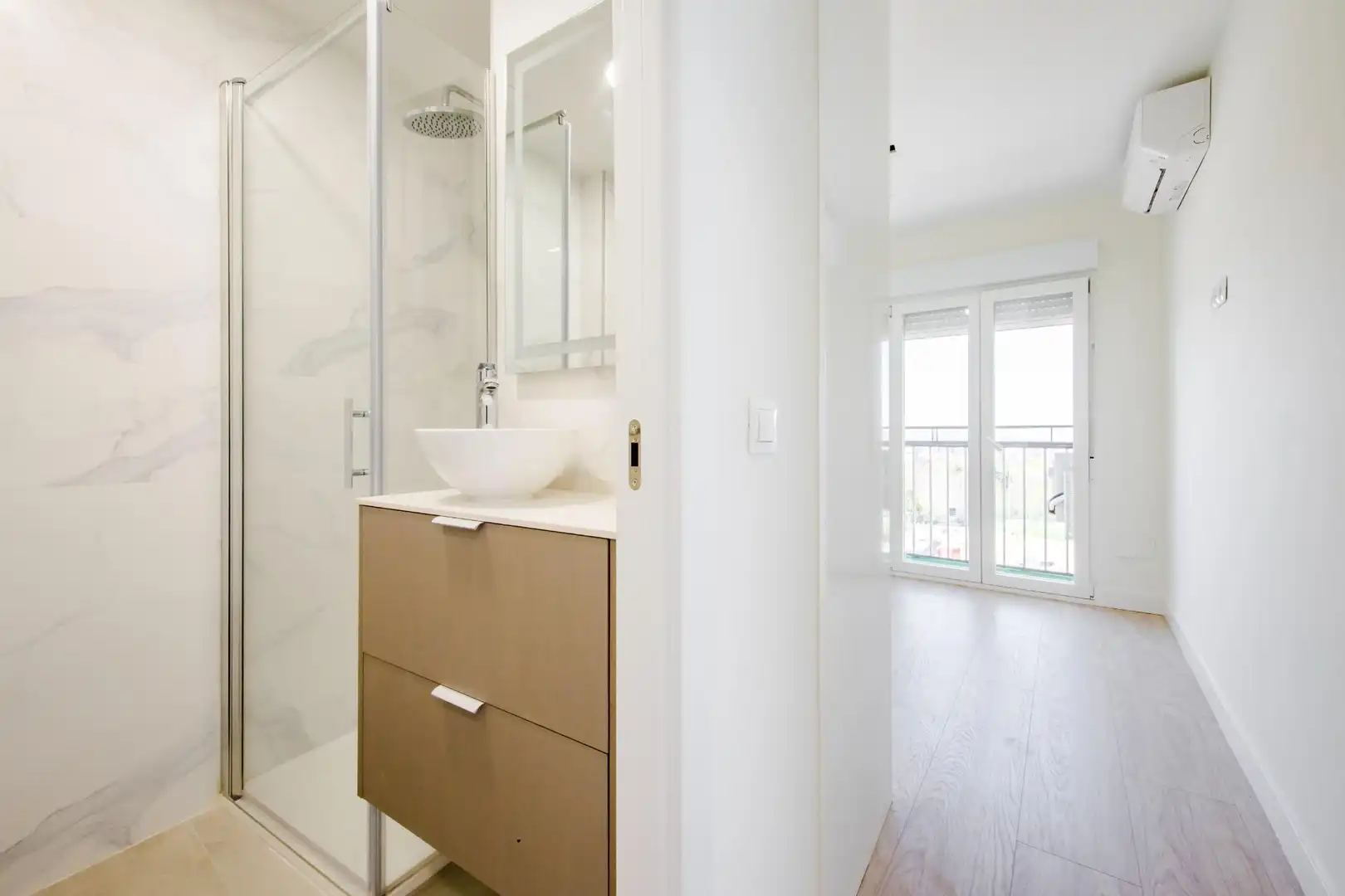 Bathroom of Flat for sale in Madrid