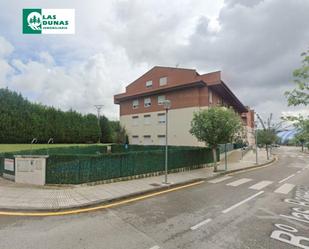 Vista exterior de Pis en venda en Entrambasaguas amb Calefacció, Parquet i Piscina comunitària