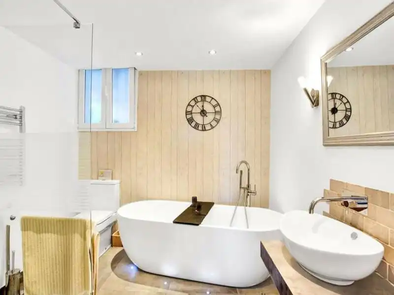 Bany de Casa o xalet de lloguer en Marbella amb Aire condicionat, Jardí privat i Terrassa