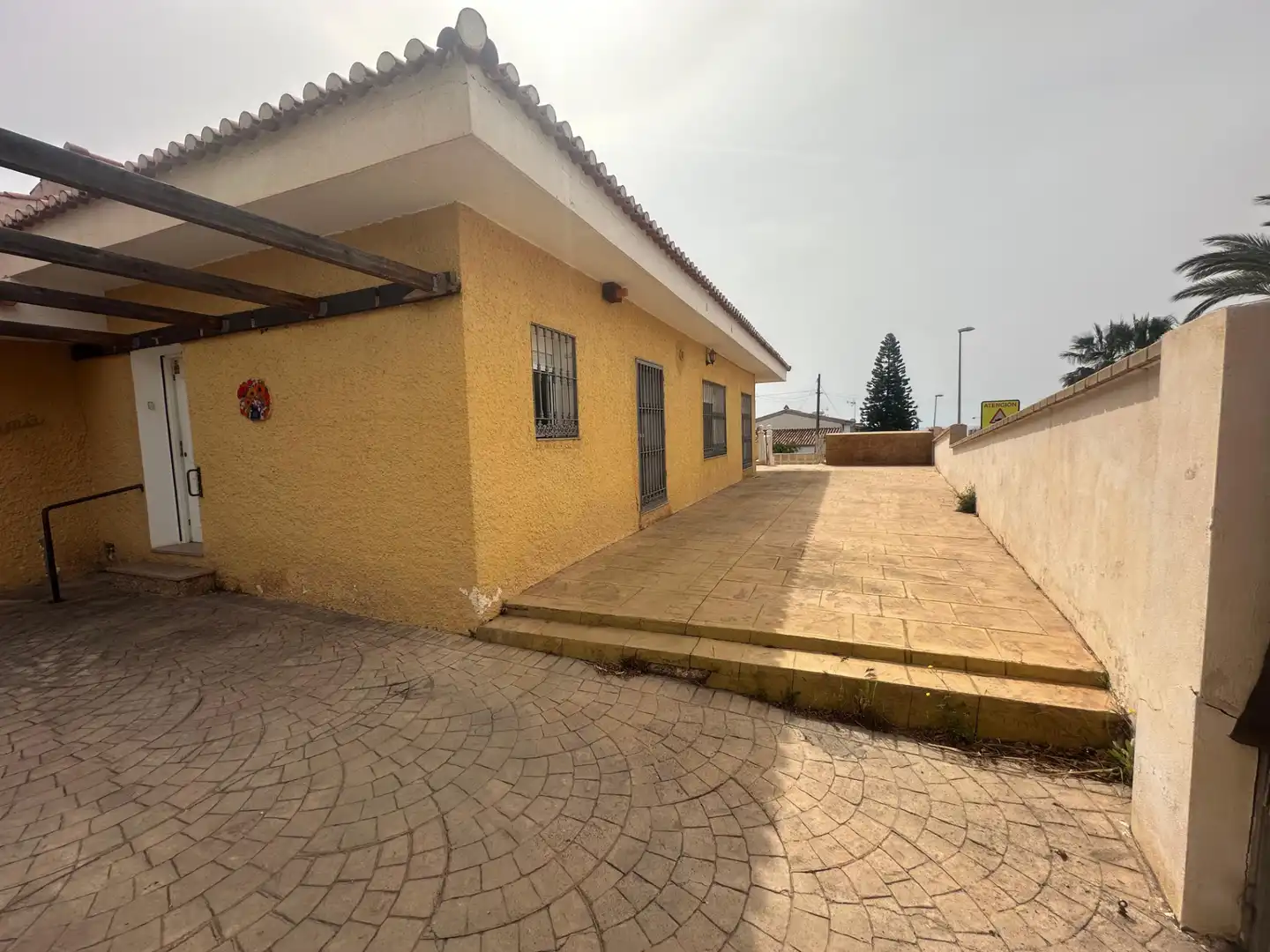 Exterior view of Houses for sale in Roquetas de Mar