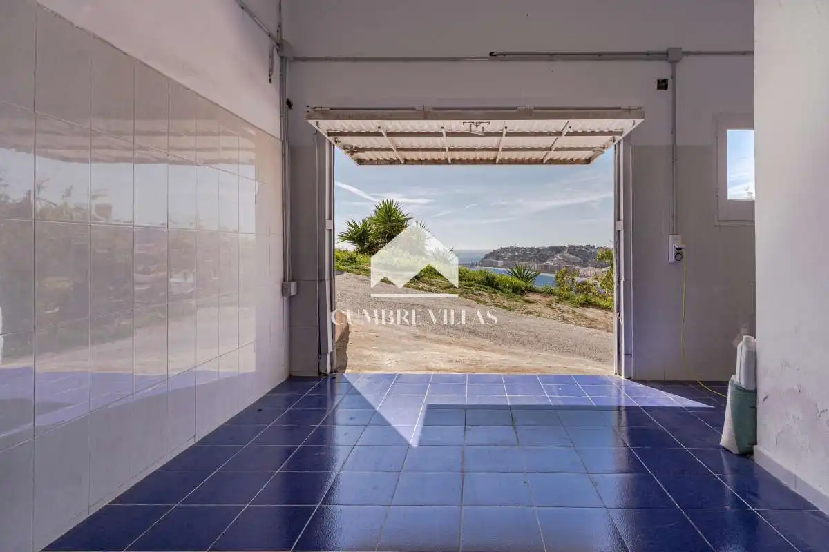 Vista exterior de Casa o xalet en venda en Almuñécar amb Terrassa, Traster i Internet