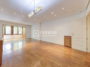 Flat with pool for sale in Avenida Europa