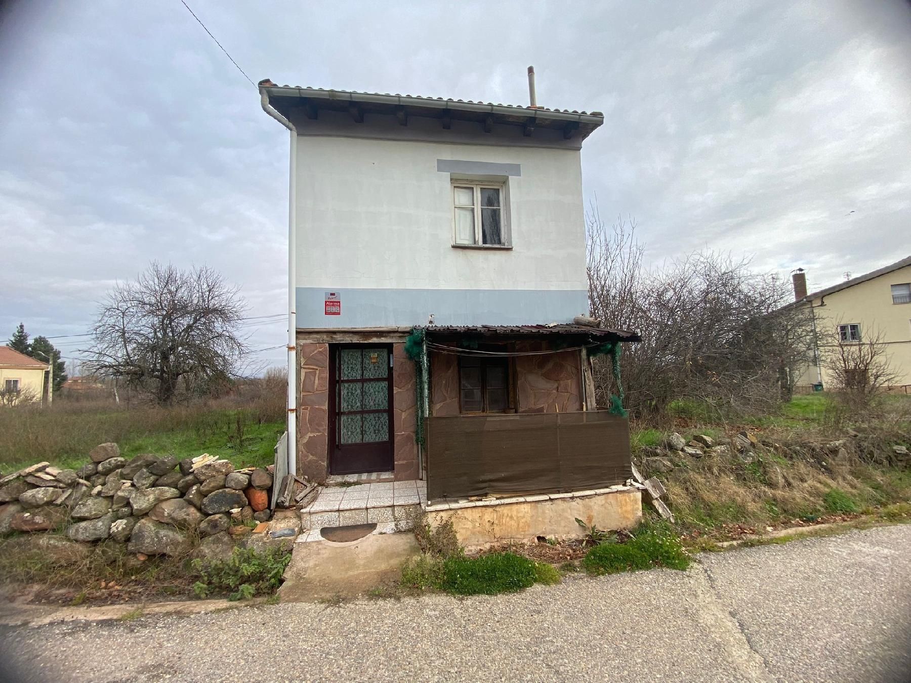 Exterior view of House or chalet for sale in Hacinas
