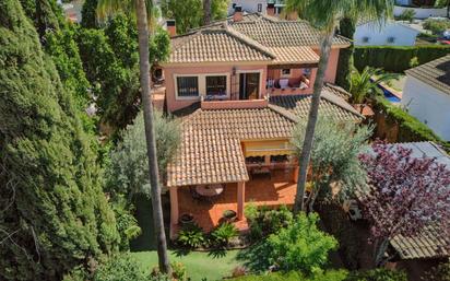 Vista exterior de Casa o xalet en venda en Bormujos amb Aire condicionat, Calefacció i Jardí privat