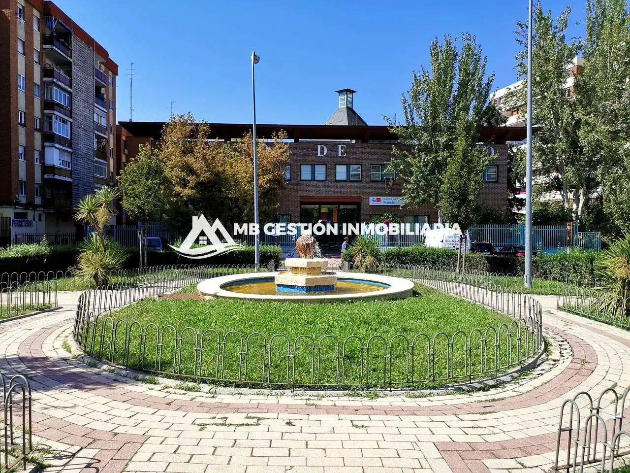 Außenansicht von Wohnung zum Verkauf in Fuenlabrada mit Heizung, Terrasse und Schwimmbad