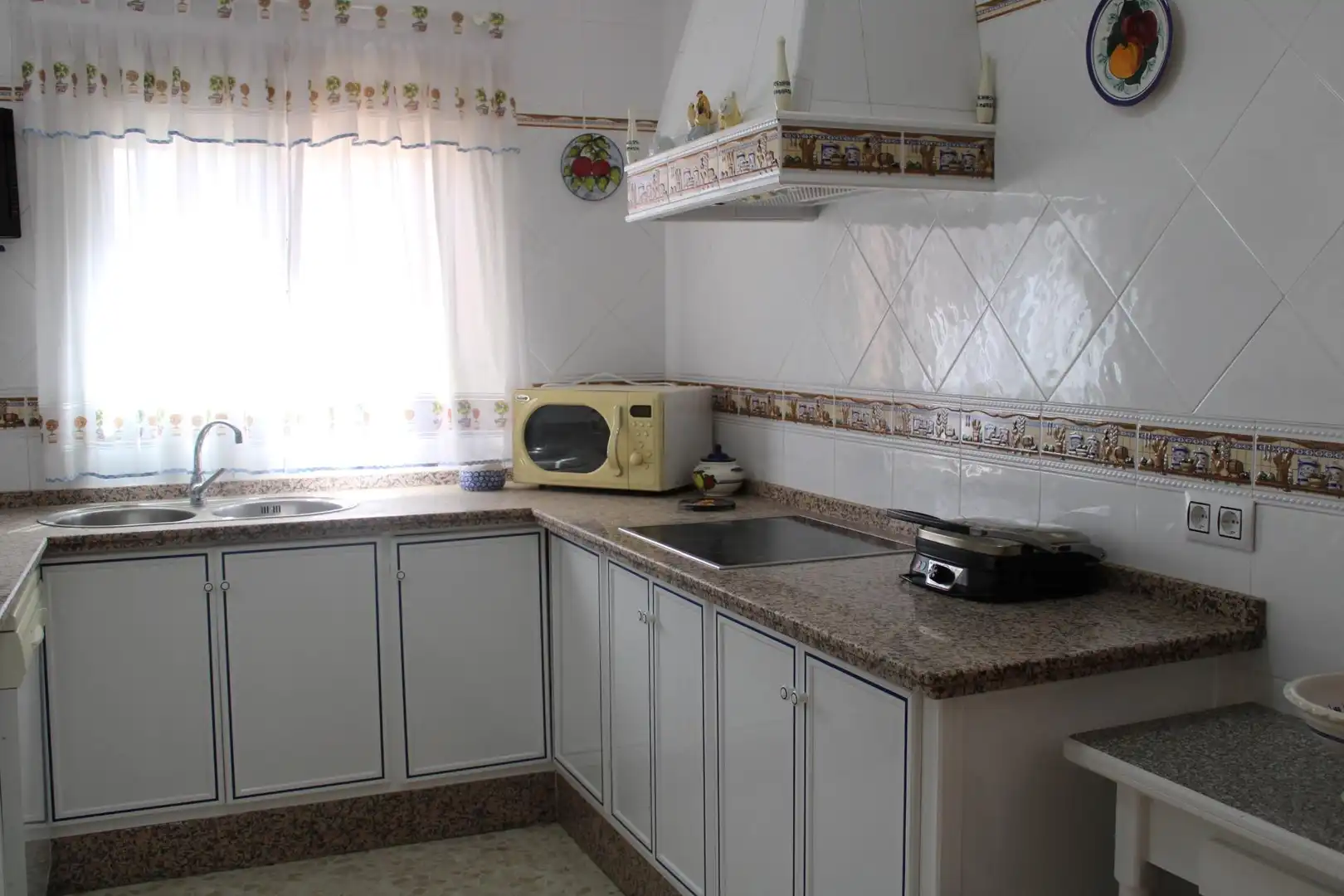 Cuina de Casa o xalet en venda en Castilblanco de los Arroyos amb Aire condicionat, Calefacció i Traster