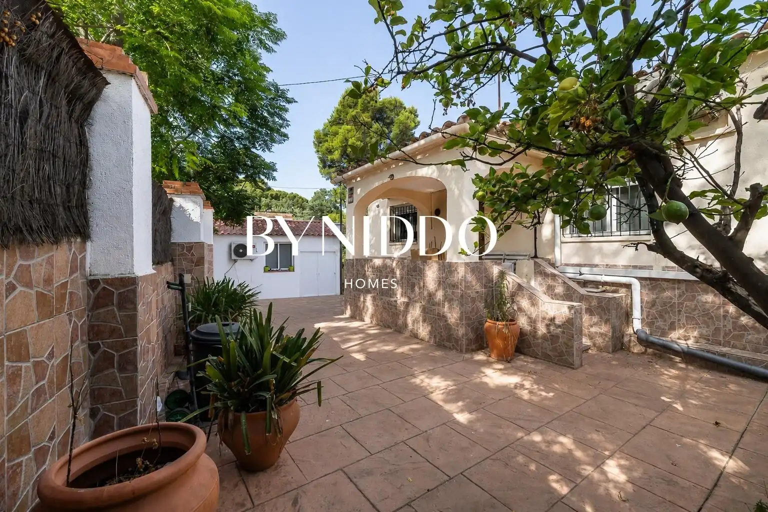 Vista exterior de Casa o xalet en venda en Sant Cugat del Vallès amb Aire condicionat, Calefacció i Jardí privat