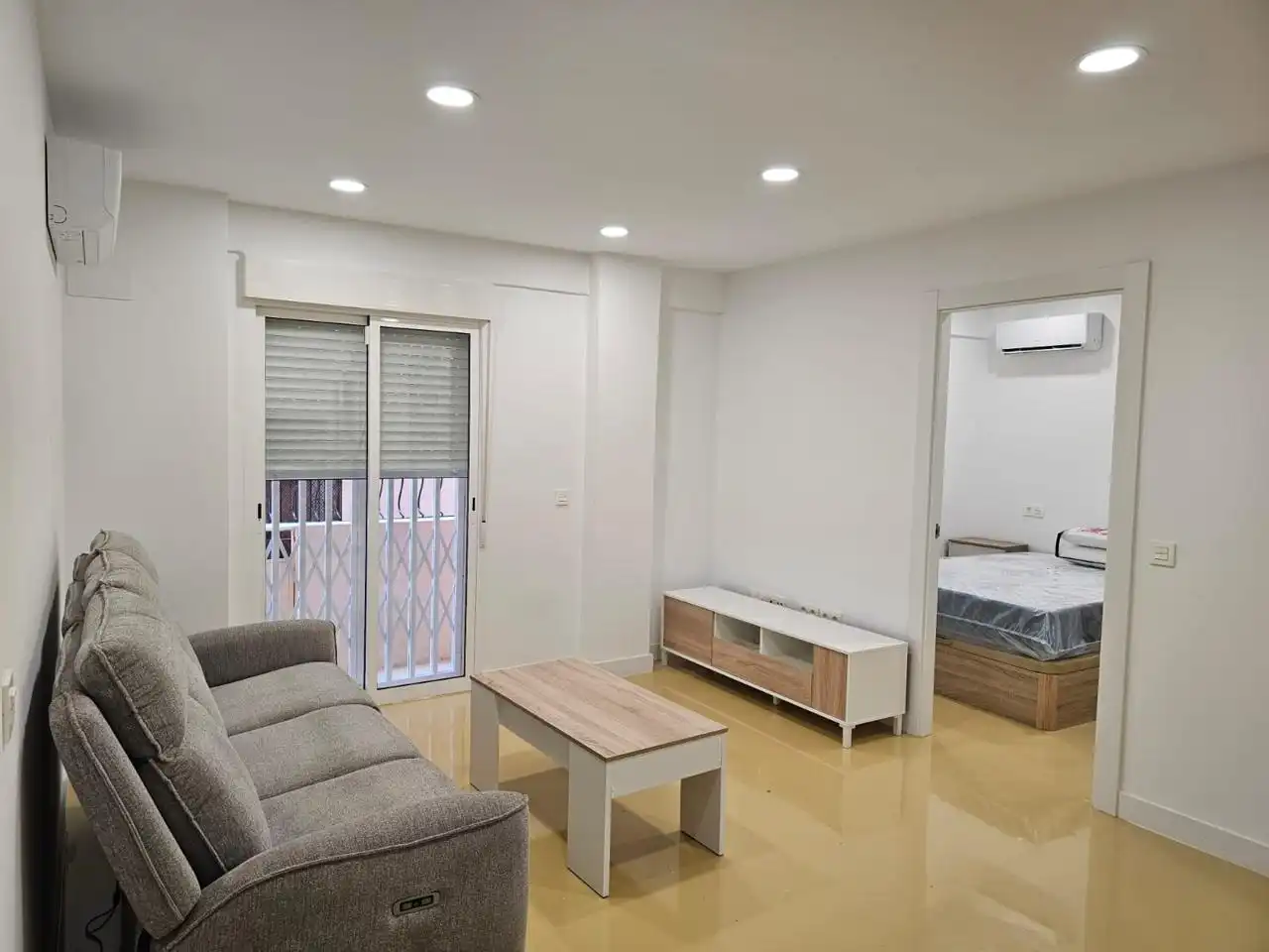 Sala de estar de Piso de alquiler en Almería con Aire acondicionado y Amueblado