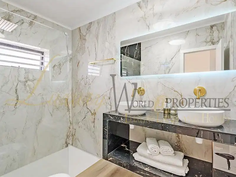 Bathroom of Duplexes for sale in Adeje  with Air Conditioner and Terrace