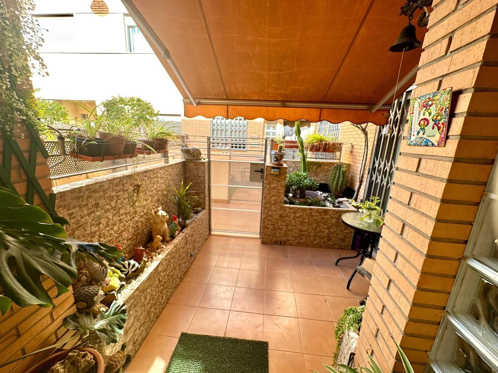 Terrassa de Casa adosada en venda en San Vicente del Raspeig / Sant Vicent del Raspeig amb Aire condicionat, Jardí privat i Parquet